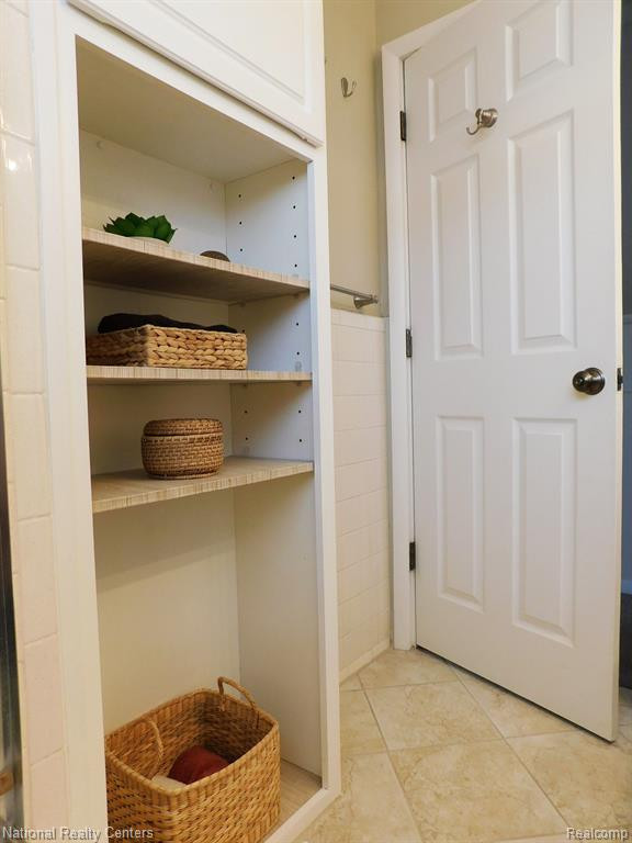 2332 W 14 MILE Road, 12, Royal Oak, MI 48073 — Photo 11