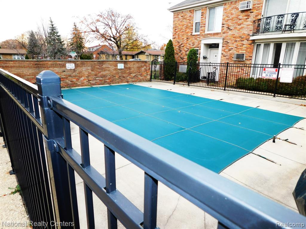 2332 W 14 MILE Road, 12, Royal Oak, MI 48073 — Photo 15