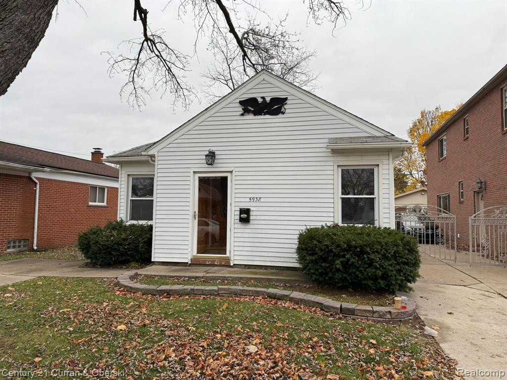 5938 KINMORE Street, Dearborn Heights, MI 48127 — front exterior