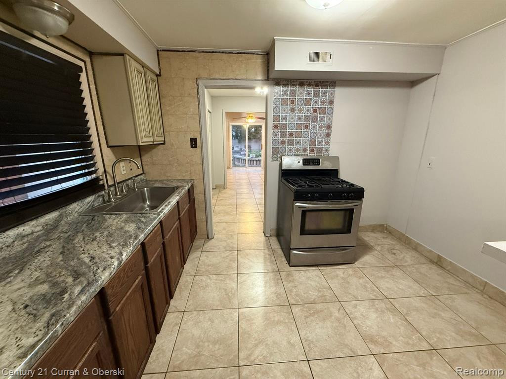 5938 KINMORE Street, Dearborn Heights, MI 48127 — Photo 3