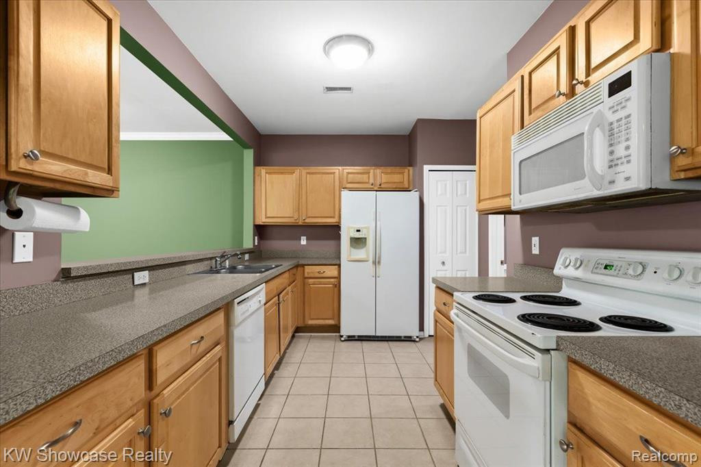16869 CARRIAGE Way, Northville, MI 48168 — Photo 14