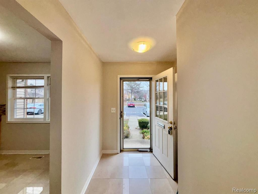 1571 BRENTWOOD Drive, Troy, MI 48098 — Photo 2
