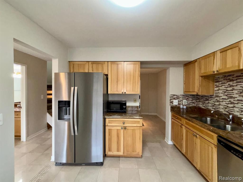 1571 BRENTWOOD Drive, Troy, MI 48098 — Photo 3