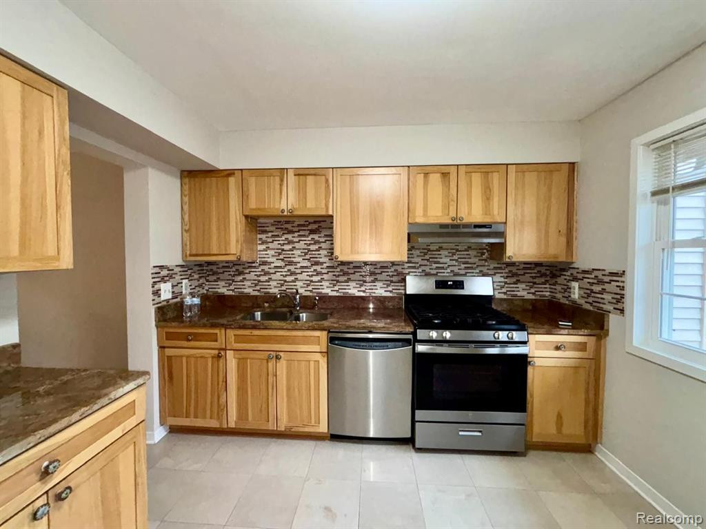 1571 BRENTWOOD Drive, Troy, MI 48098 — Photo 5