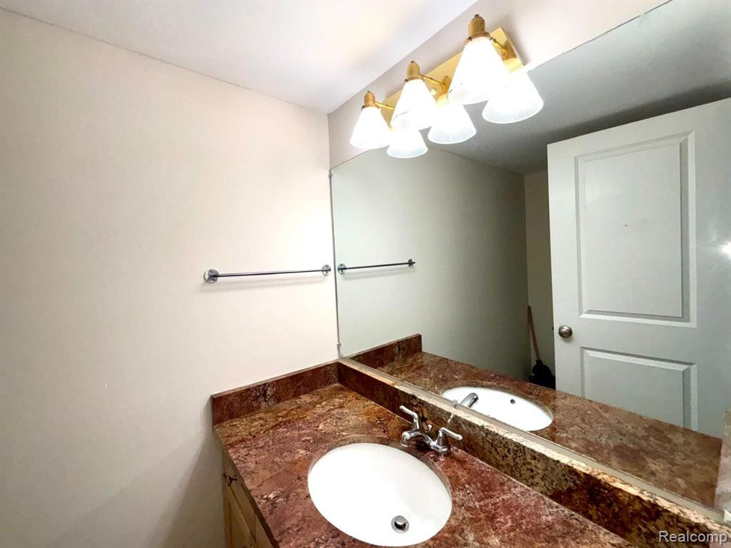 1571 BRENTWOOD Drive, Troy, MI 48098 — Photo 6