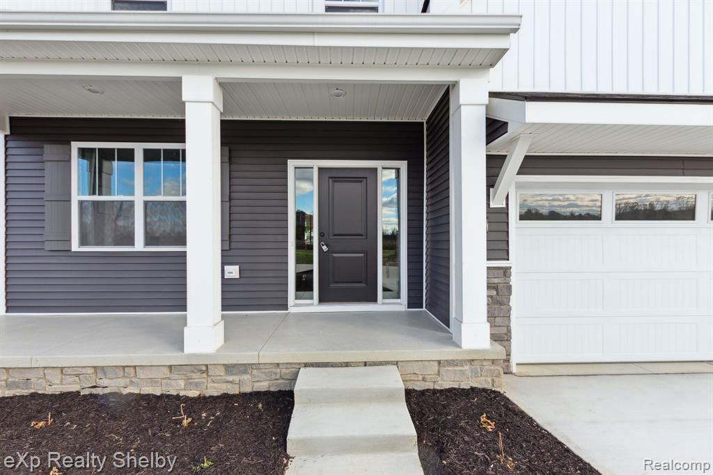 52841 WELLINGTON VALLEY Drive, Macomb, MI 48042 — Photo 2