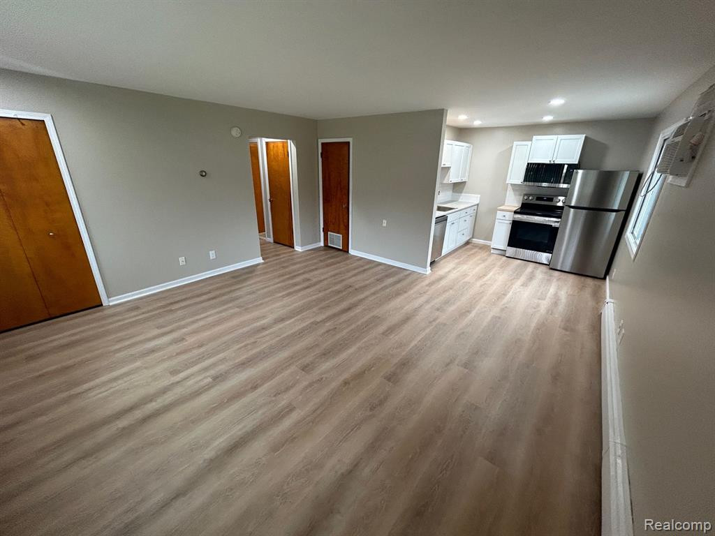 5270 VAN WINKLE Street, Brighton, MI 48116 — Photo 2