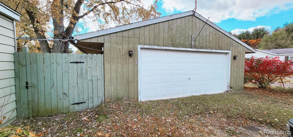 5795 HEMINGWAY LAKE Road, Otter Lake, MI 48464 — Photo 16