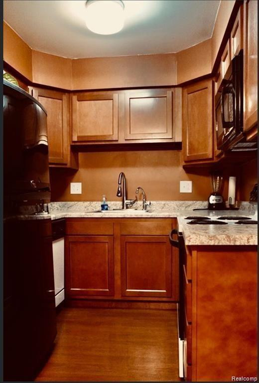 7769 MANOR CIR APT 204, Westland, MI — Photo 3