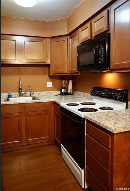 7769 MANOR CIR APT 204, Westland, MI — Photo 4