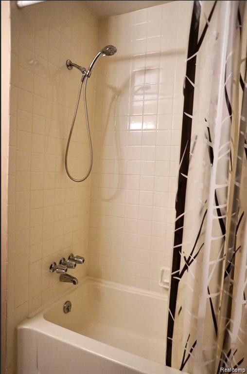 7769 MANOR CIR APT 204, Westland, MI — Photo 6