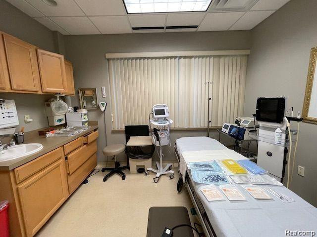 5151 GATEWAY Center, Flint, MI 48507 — Photo 3