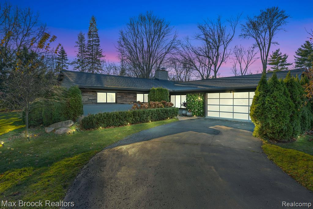 5516 WESTWOOD Lane, Bloomfield Hills, MI — front exterior