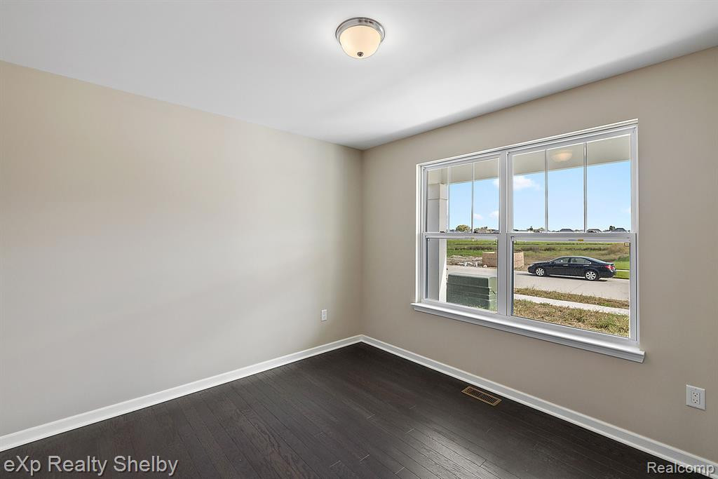 52585 WELLINGTON VALLEY Drive, Macomb, MI 48042 — Photo 9