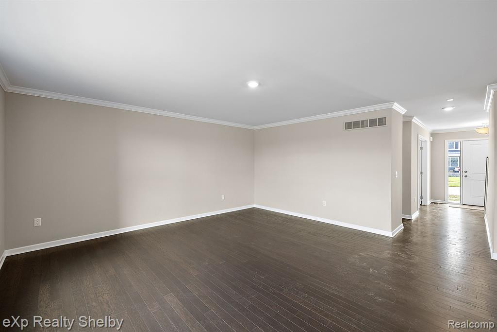 52585 WELLINGTON VALLEY Drive, Macomb, MI 48042 — Photo 13