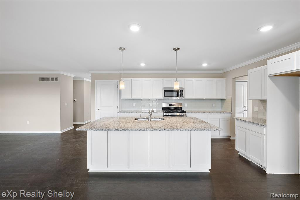 52585 WELLINGTON VALLEY Drive, Macomb, MI 48042 — Photo 18