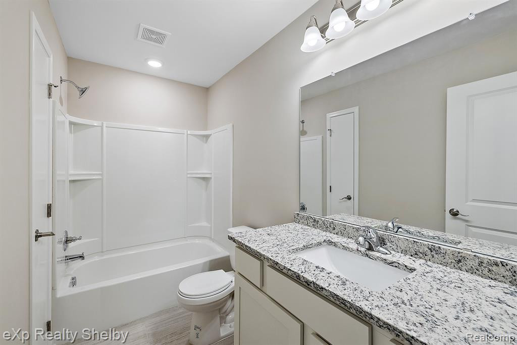 52585 WELLINGTON VALLEY Drive, Macomb, MI 48042 — Photo 31