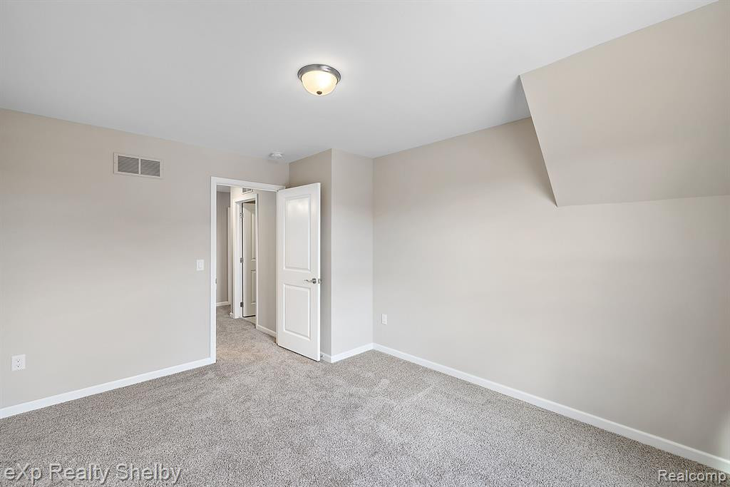 52585 WELLINGTON VALLEY Drive, Macomb, MI 48042 — Photo 38