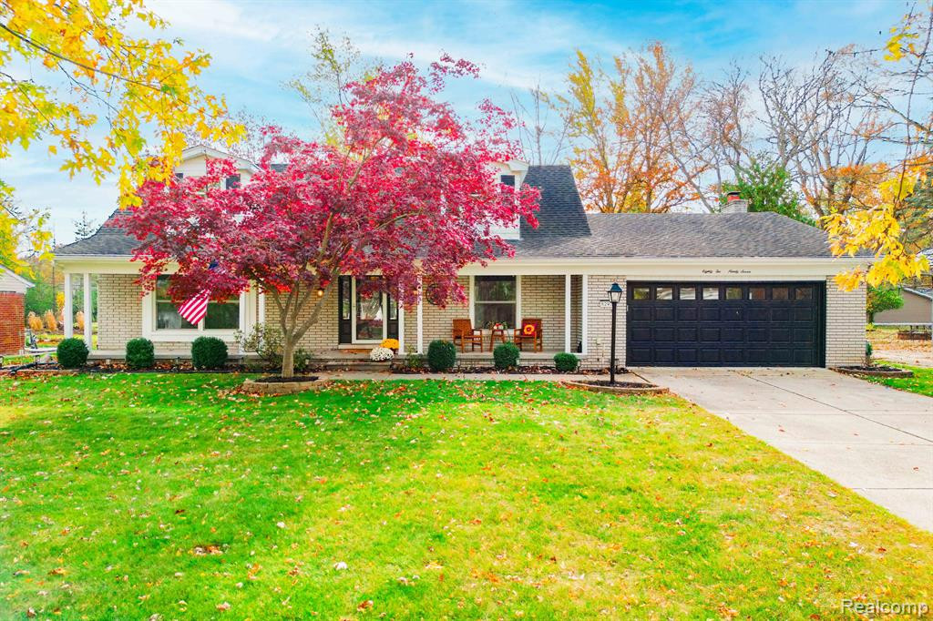 8297 Hampton Road, Grosse Ile, MI 48138 — front exterior