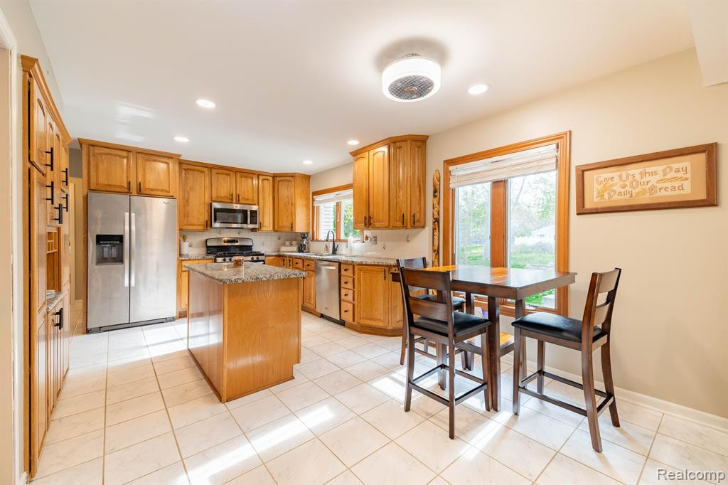 8297 Hampton Road, Grosse Ile, MI 48138 — Photo 4