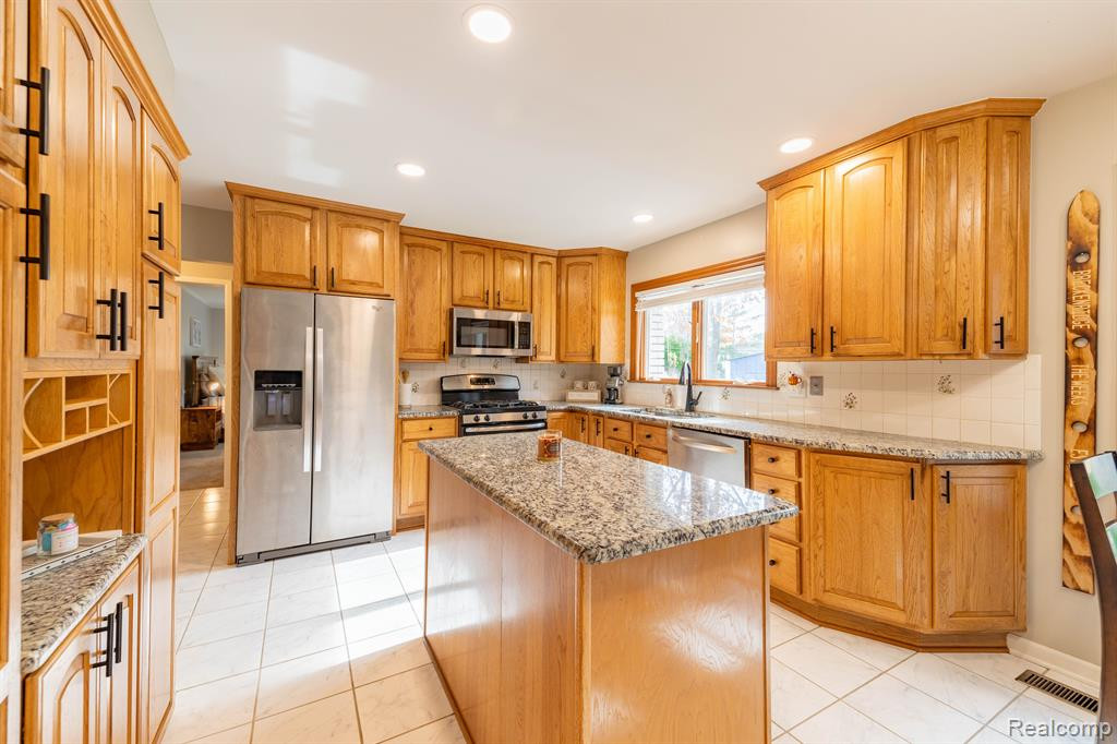 8297 Hampton Road, Grosse Ile, MI 48138 — Photo 5