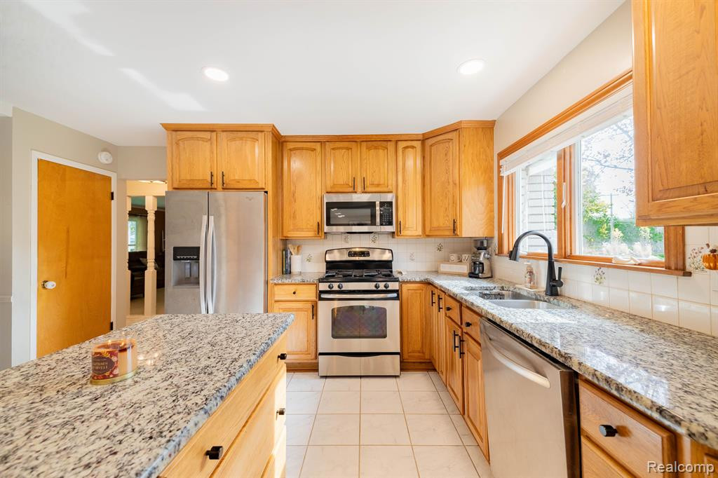 8297 Hampton Road, Grosse Ile, MI 48138 — Photo 6