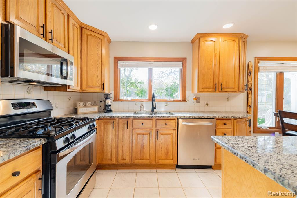 8297 Hampton Road, Grosse Ile, MI 48138 — Photo 8