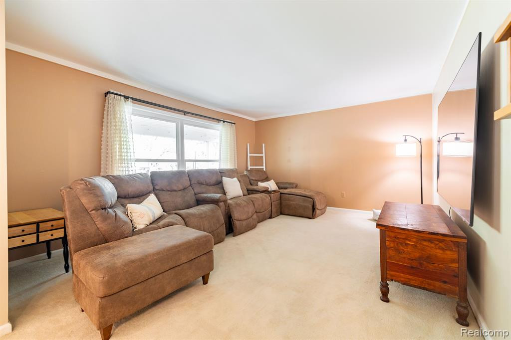 8297 Hampton Road, Grosse Ile, MI 48138 — Photo 16