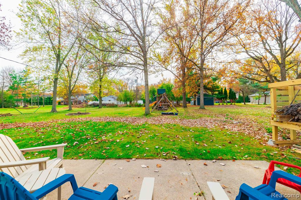 8297 Hampton Road, Grosse Ile, MI 48138 — Photo 32