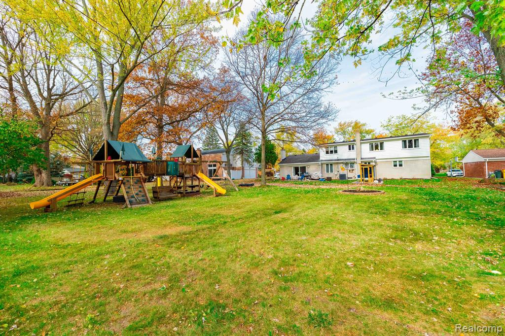 8297 Hampton Road, Grosse Ile, MI 48138 — Photo 35