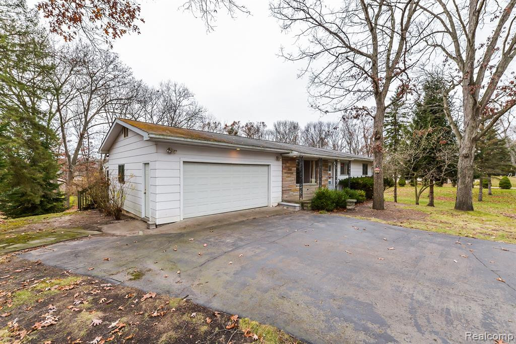 9777 DEXTER PINCKNEY Road, Pinckney, MI 48169 — Photo 2