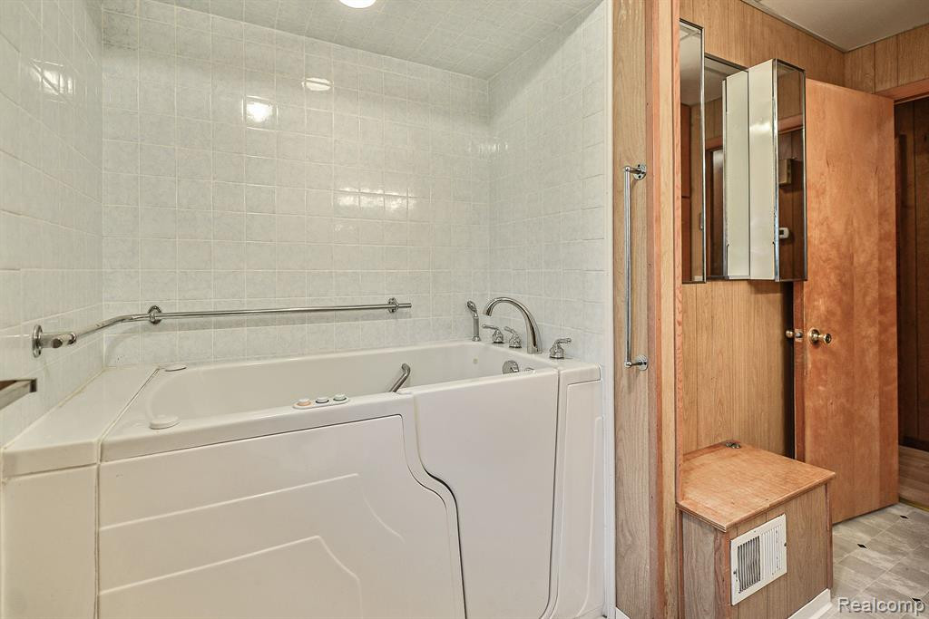 9777 DEXTER PINCKNEY Road, Pinckney, MI 48169 — Photo 21