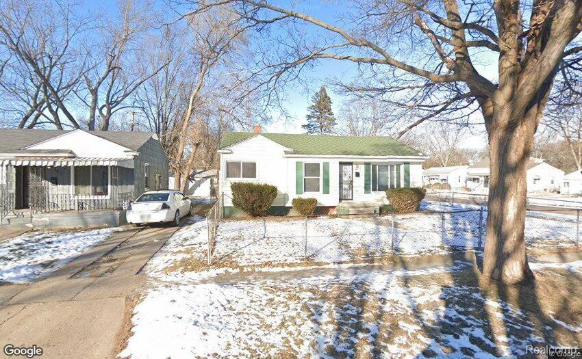 902 W RIDGEWAY Avenue, Flint, MI 48505 — front exterior