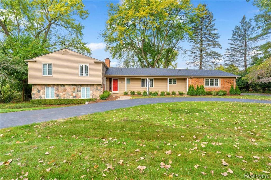 4316 PINE TREE Trail, Bloomfield Hills, MI 48302 — front exterior