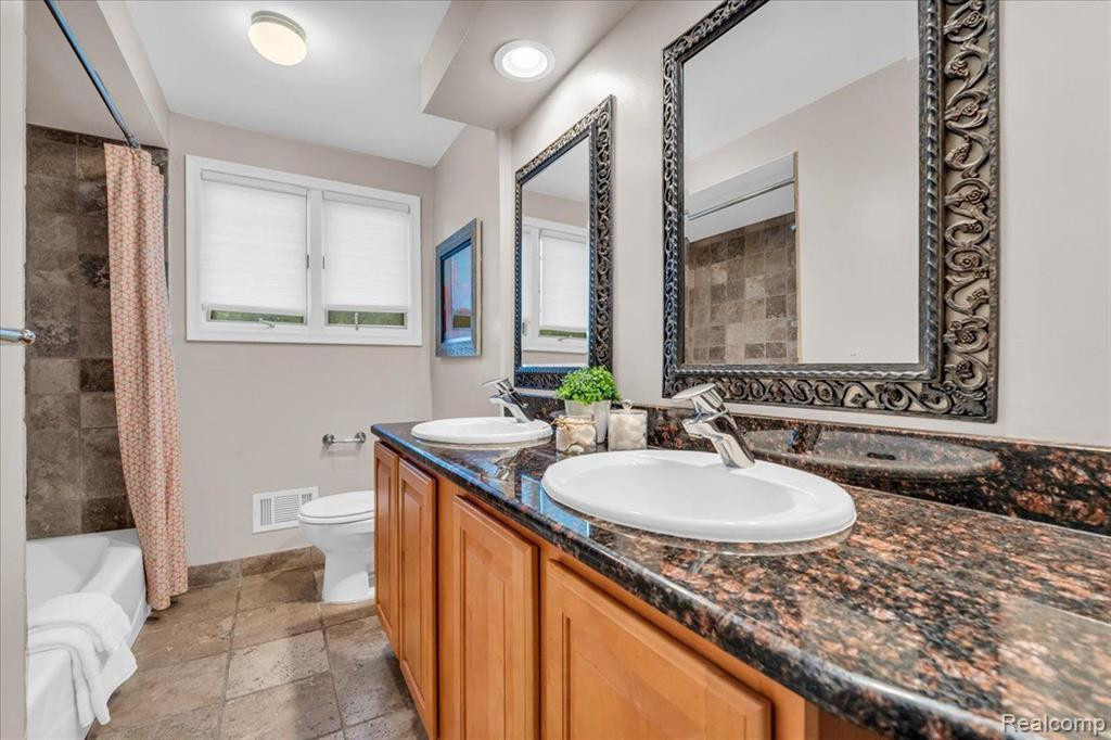 4316 PINE TREE Trail, Bloomfield Hills, MI 48302 — Photo 24