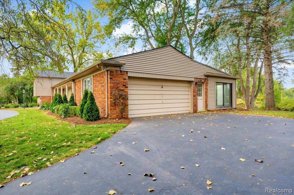 4316 PINE TREE Trail, Bloomfield Hills, MI 48302 — Photo 38