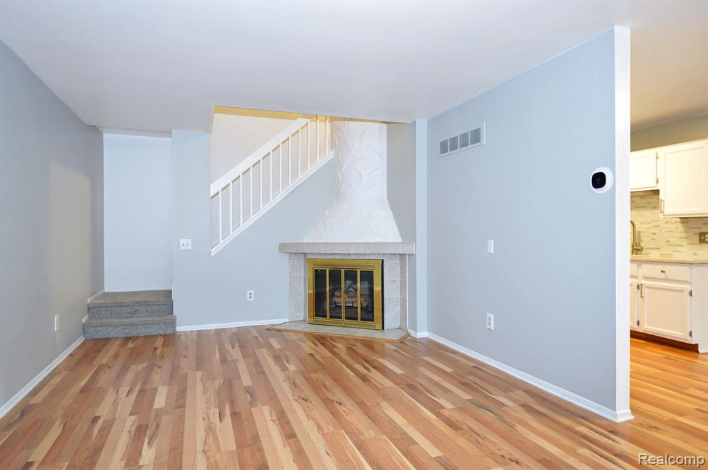 31120 COUNTRY Way, Farmington Hills, MI 48331 — Photo 4