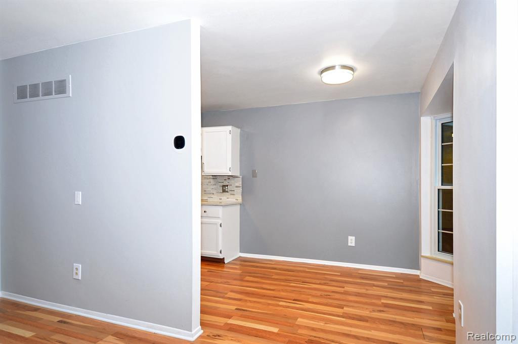 31120 COUNTRY Way, Farmington Hills, MI 48331 — Photo 5