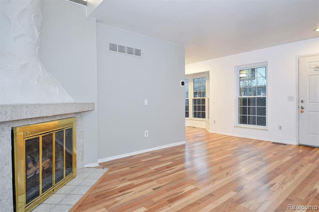 31120 COUNTRY Way, Farmington Hills, MI 48331 — Photo 9