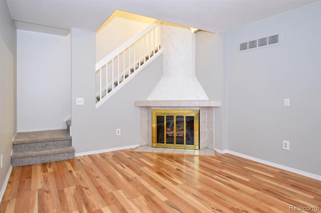 31120 COUNTRY Way, Farmington Hills, MI 48331 — Photo 10