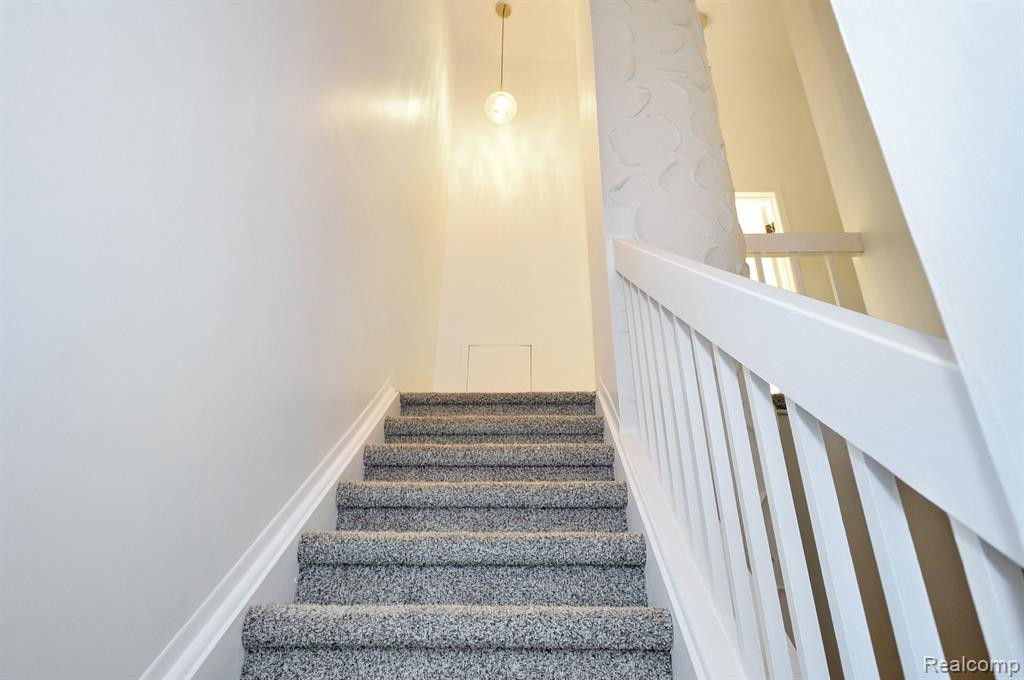 31120 COUNTRY Way, Farmington Hills, MI 48331 — Photo 11