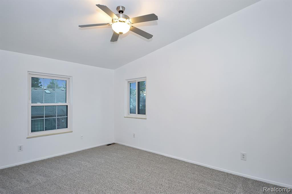 31120 COUNTRY Way, Farmington Hills, MI 48331 — Photo 13