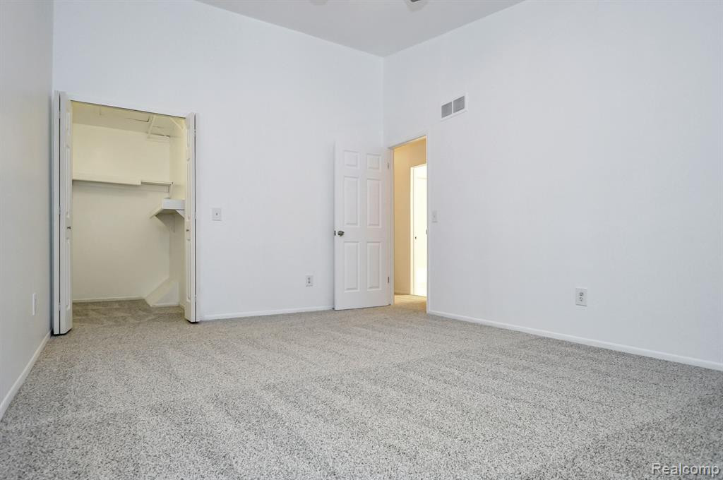 31120 COUNTRY Way, Farmington Hills, MI 48331 — Photo 14