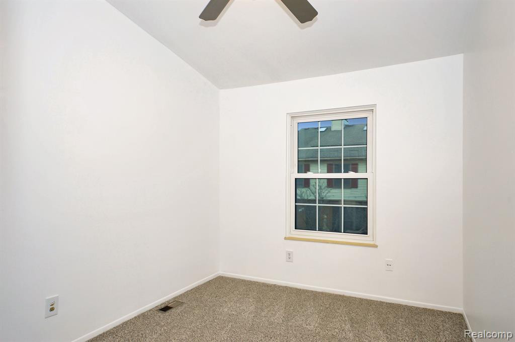 31120 COUNTRY Way, Farmington Hills, MI 48331 — Photo 19