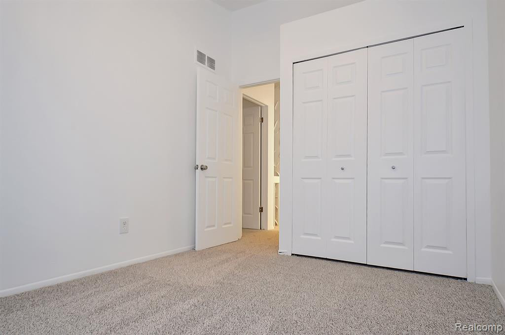 31120 COUNTRY Way, Farmington Hills, MI 48331 — Photo 20