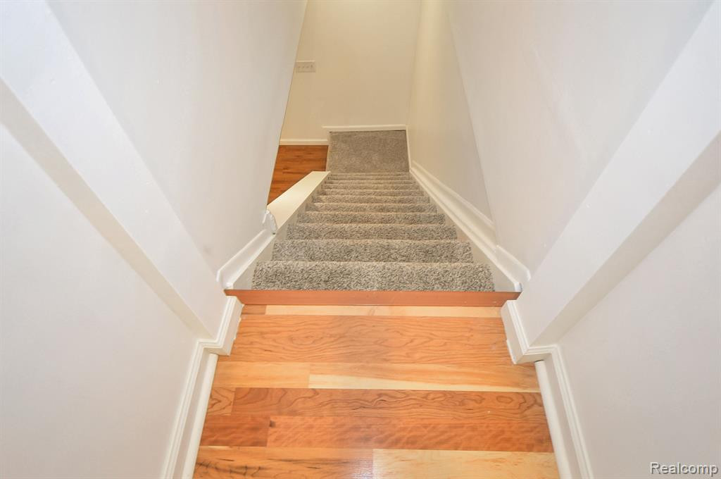 31120 COUNTRY Way, Farmington Hills, MI 48331 — Photo 21