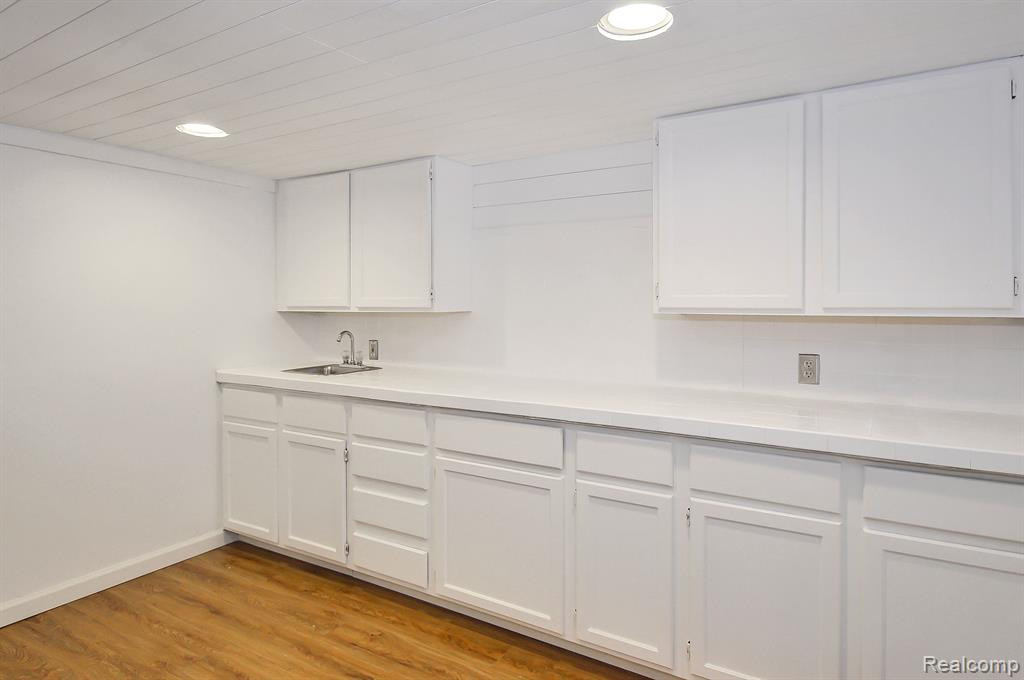 31120 COUNTRY Way, Farmington Hills, MI 48331 — Photo 24