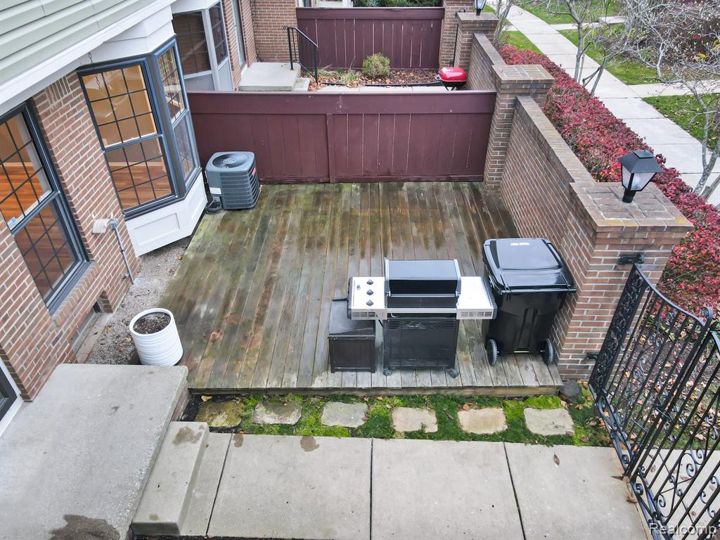 31120 COUNTRY Way, Farmington Hills, MI 48331 — Photo 27