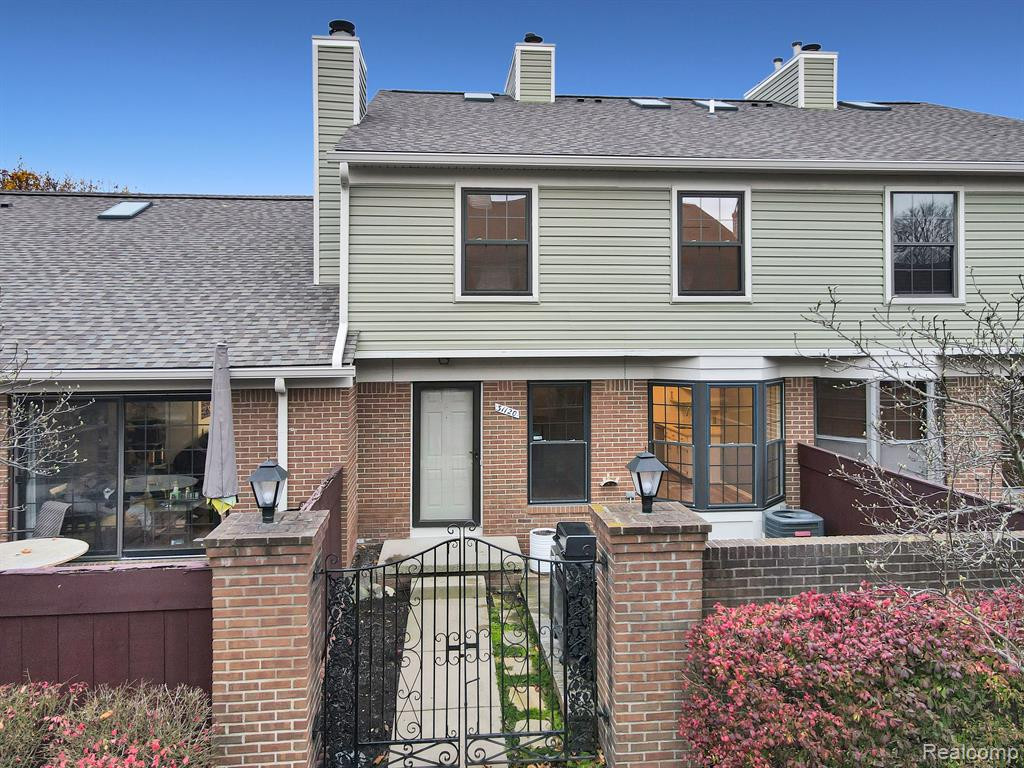 31120 COUNTRY Way, Farmington Hills, MI 48331 — Photo 31