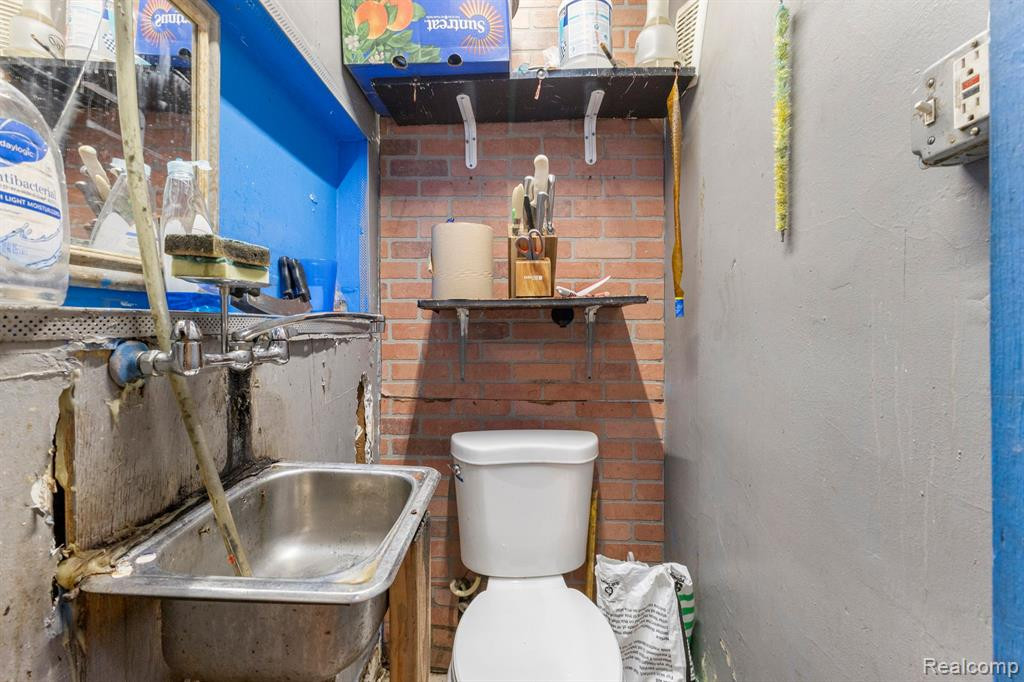 7219 Maple Street, Dearborn, MI 48126 — Photo 17